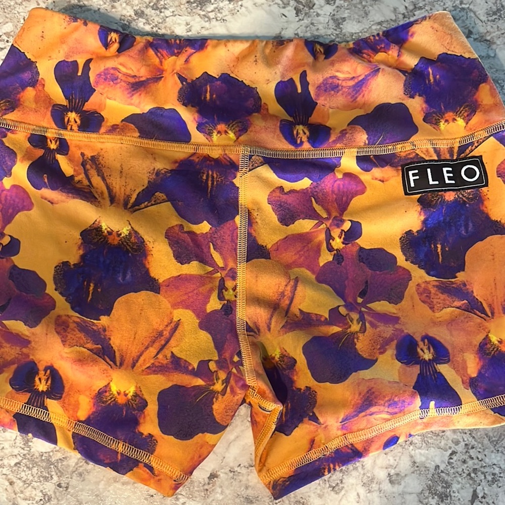 Fleo Power High Rise 4" Shorts. Orange with purple flowers.